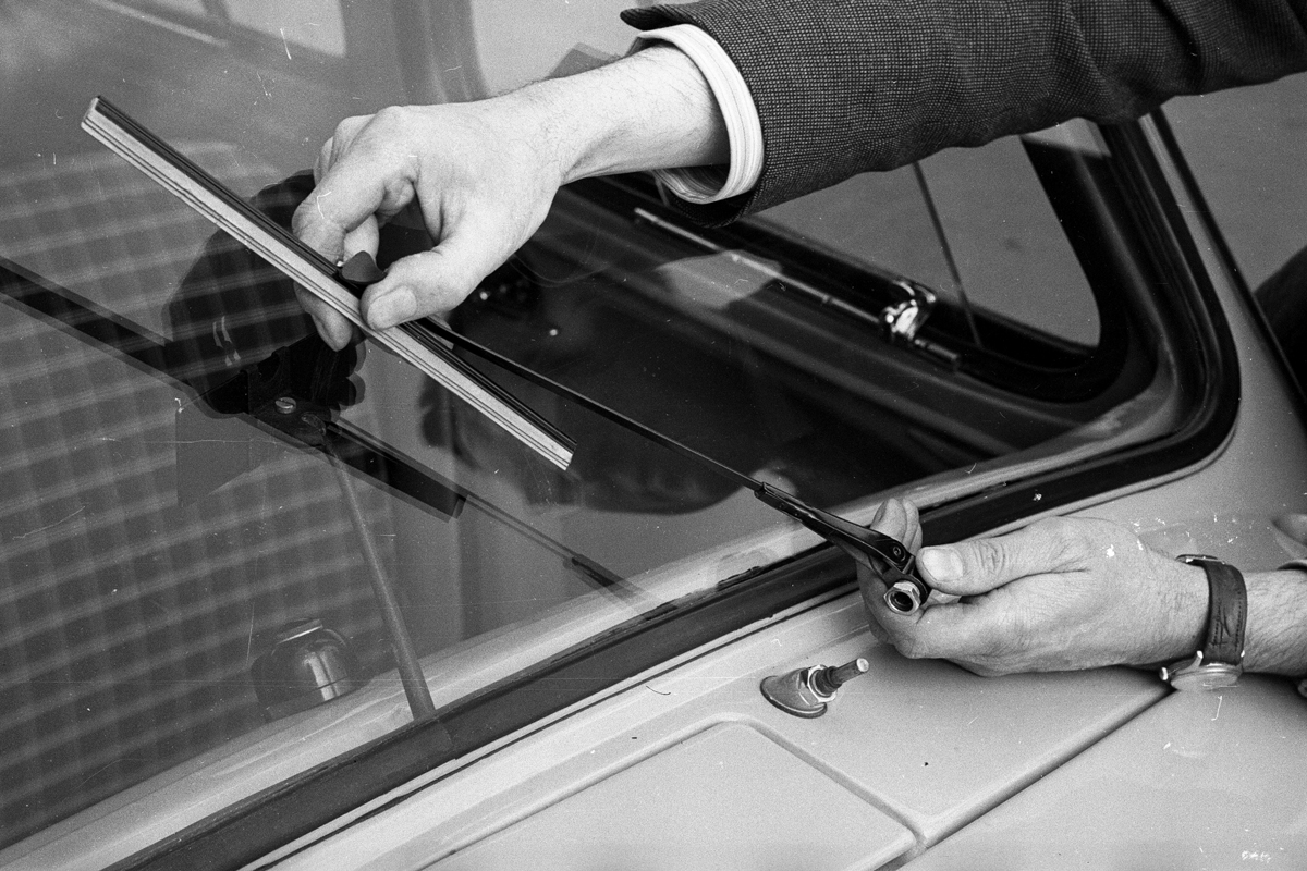 Windshield wiper, 1953